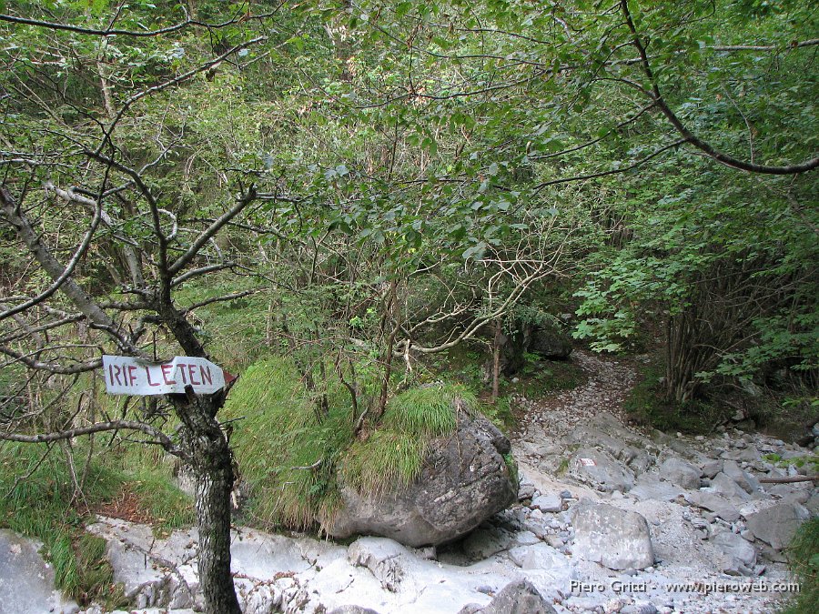 festaBeita 054.jpg - Attraversiamo il torrente...asciutto